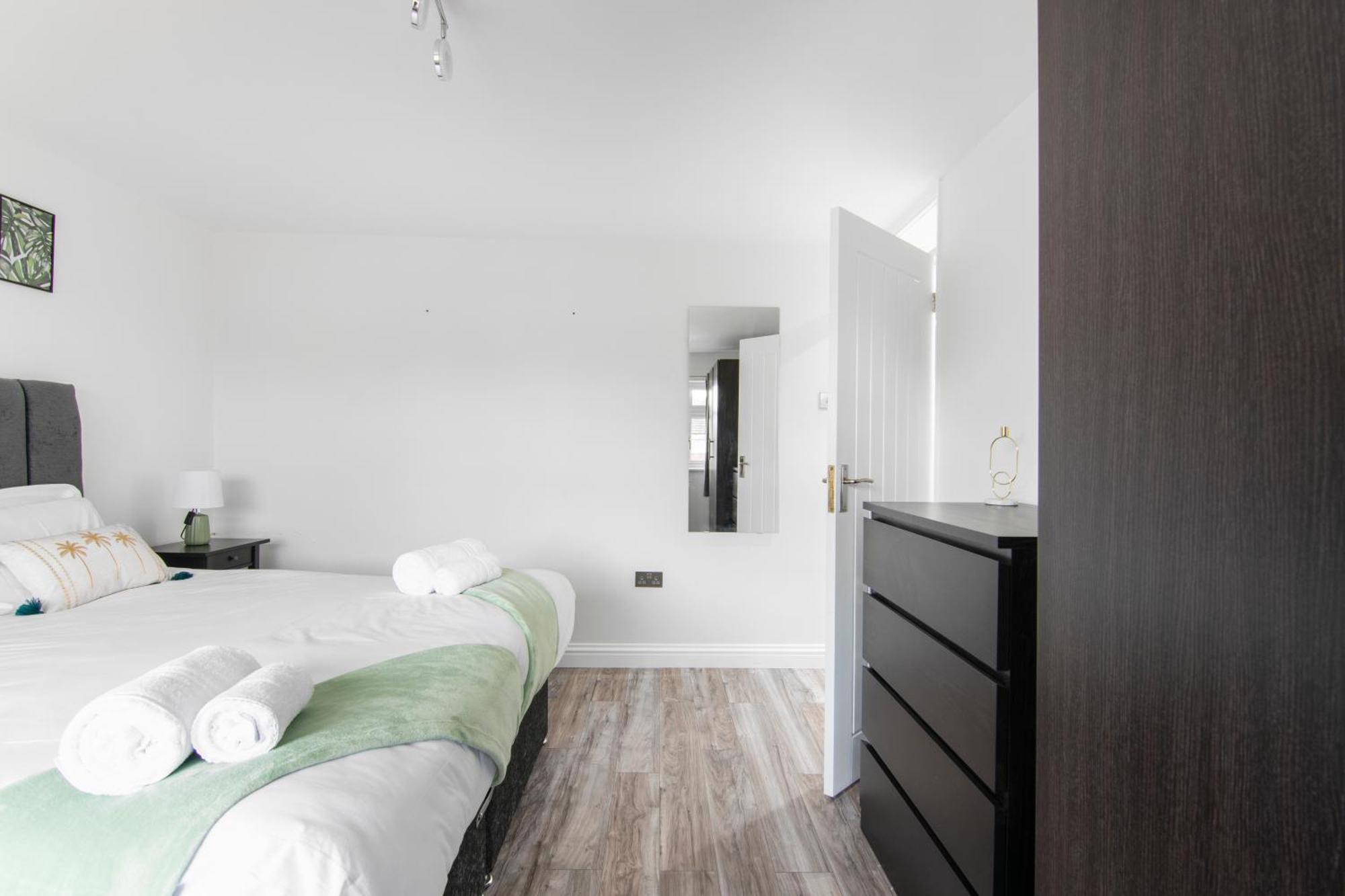 Onsitestays - Spacious 3 Bed House With Garden, Wifi & 4 Plus Parking Gravesend Exterior foto